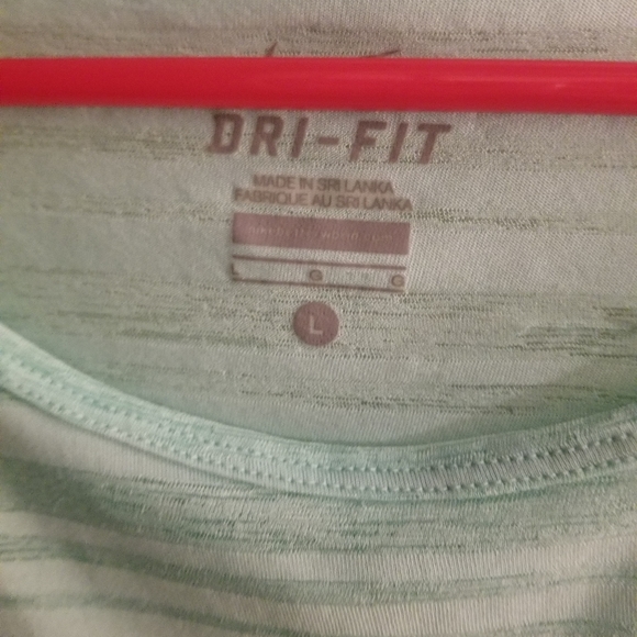 Nike tee - Picture 3 of 3